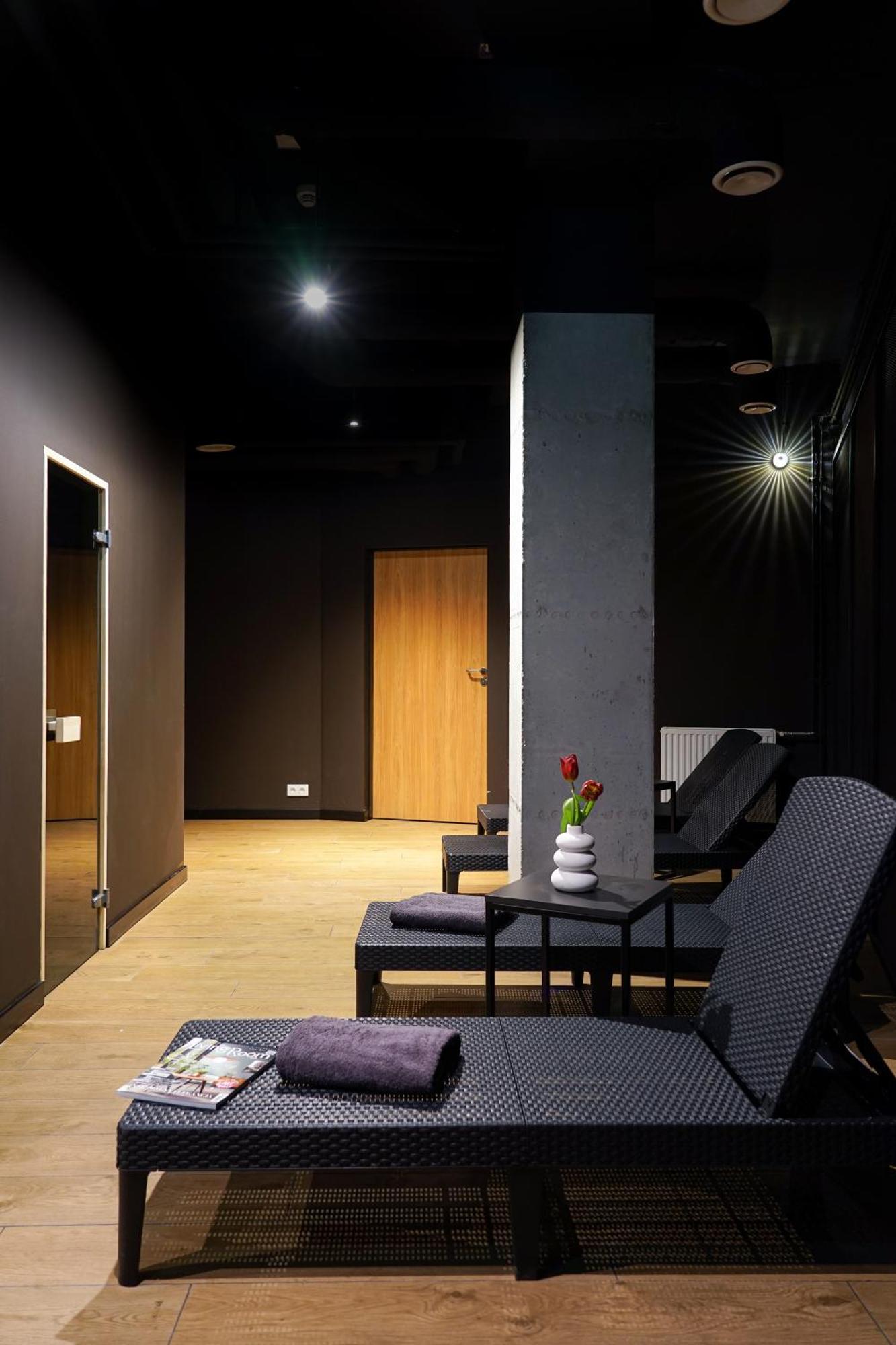Easy One Premium Art Aparthotel Cracóvia Exterior foto